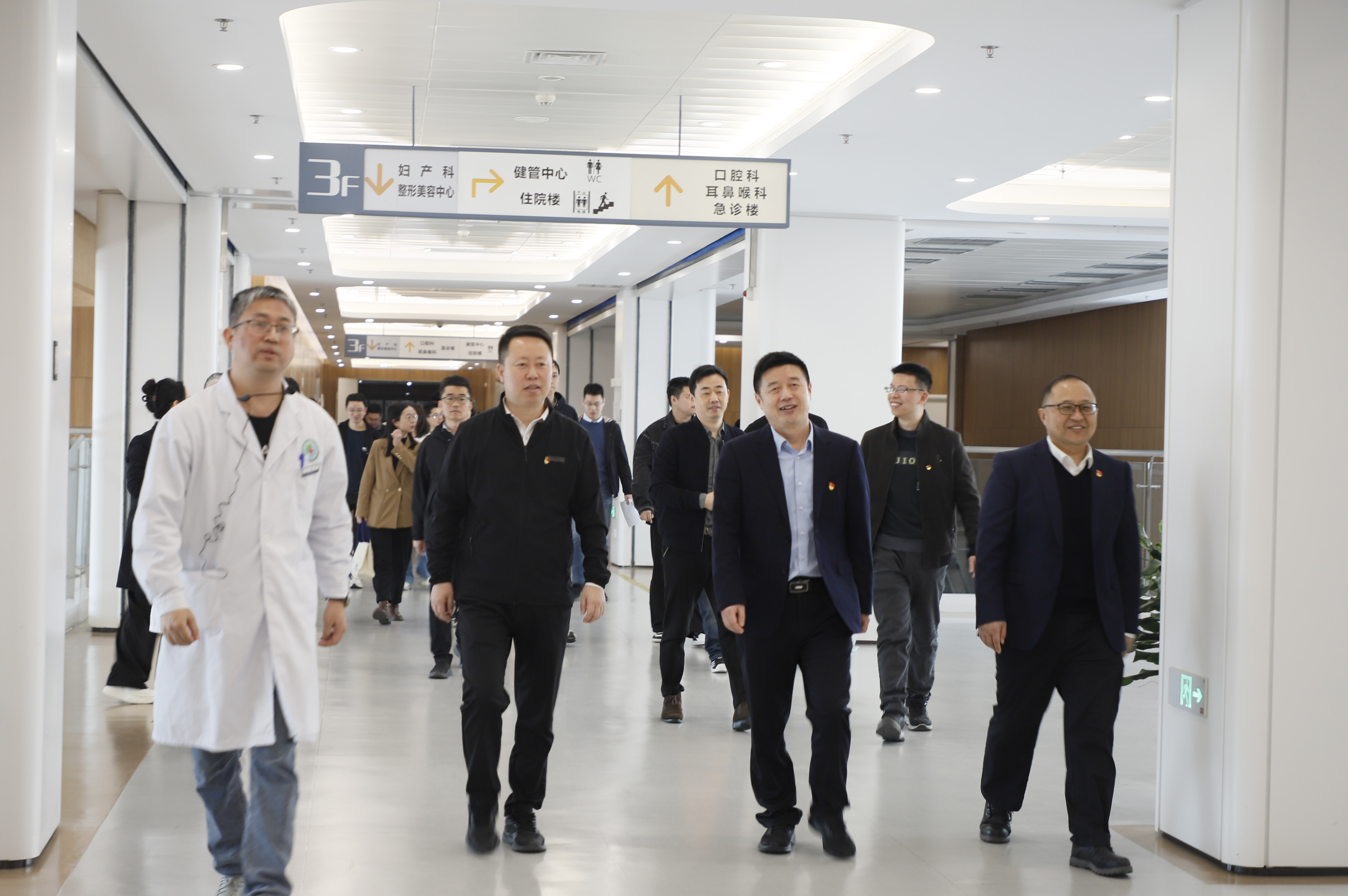 春风劲吹党旗扬|市府办“每季一调研”走进南太湖医院..